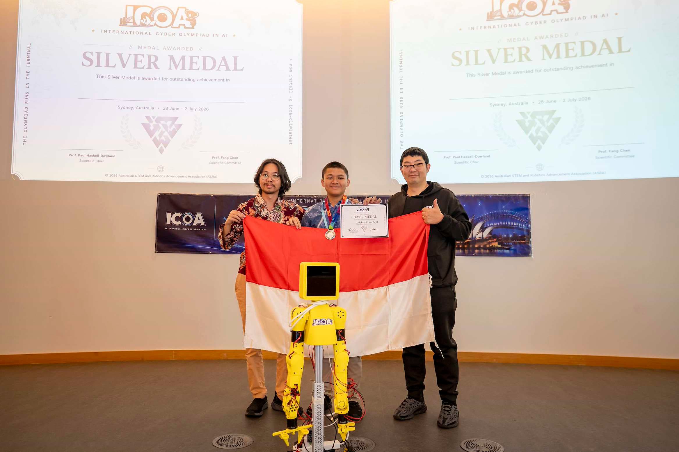 Zeeshan meraih medali perak ICOA 2026 bersama pelatih Nuturi