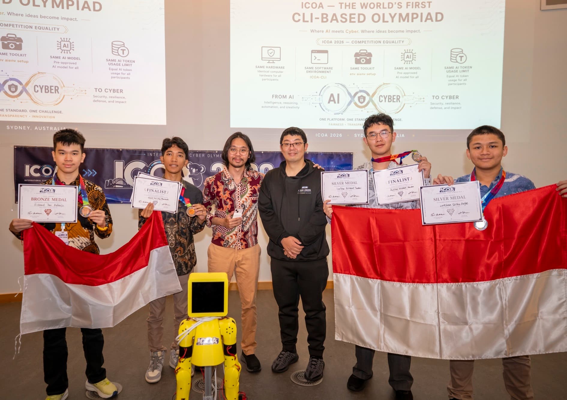 Empat murid binaan Nuturi memegang medali dan sertifikat ICOA 2026